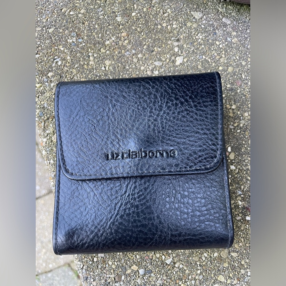LIZ CLAIBORNE Wallet / Small Purse / Clutch. Black Leather. Foldaway.